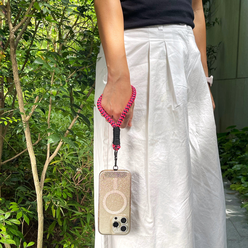 (Coral) Phone wristlet hanging