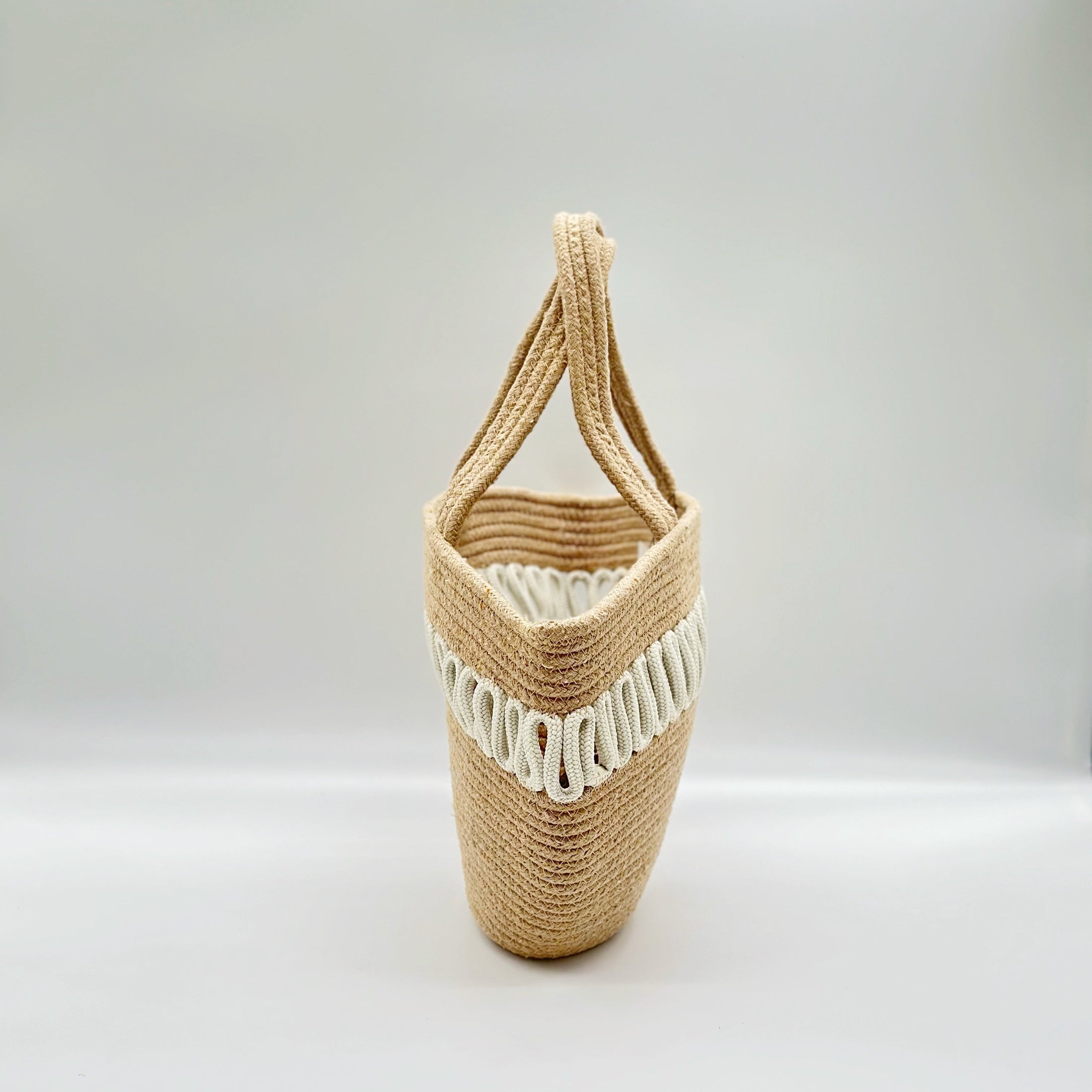 (White) Beach bag. Woven Side view