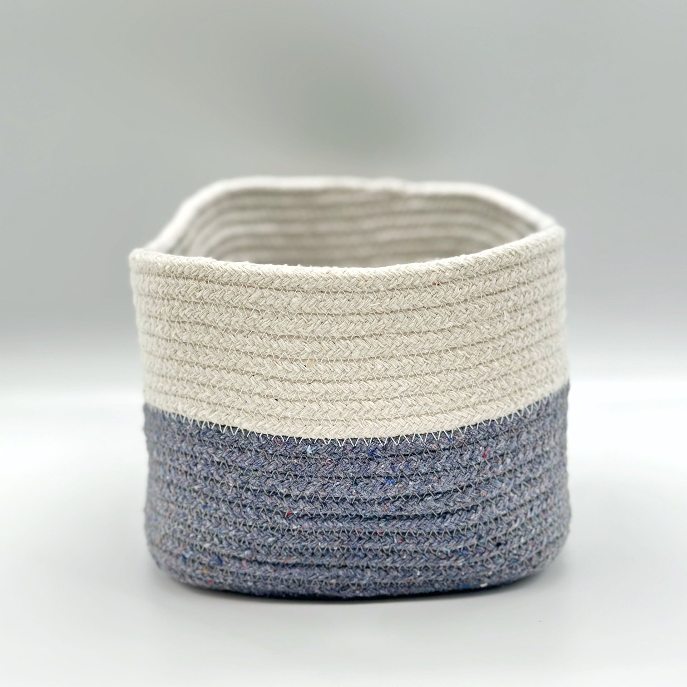 (Gray) Rectangular basket, side view